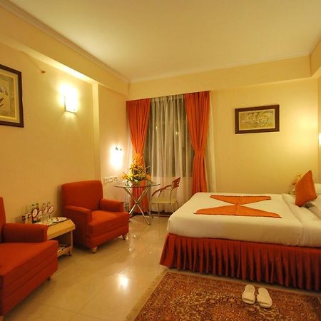 The Senator Hotel Calcutta Eksteriør billede