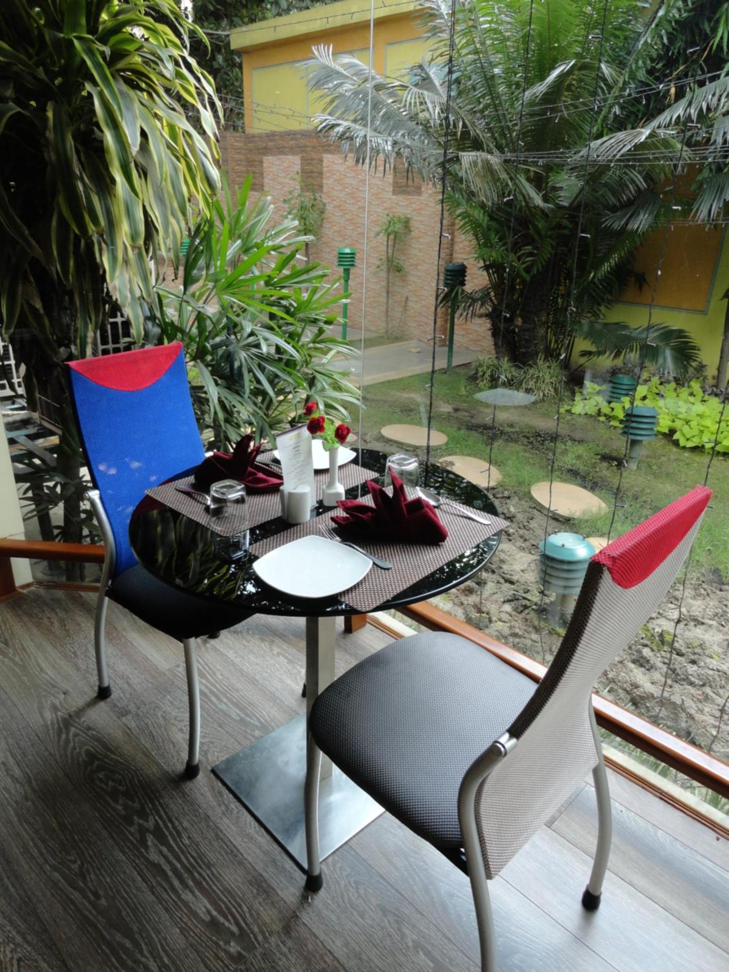 The Senator Hotel Calcutta Eksteriør billede