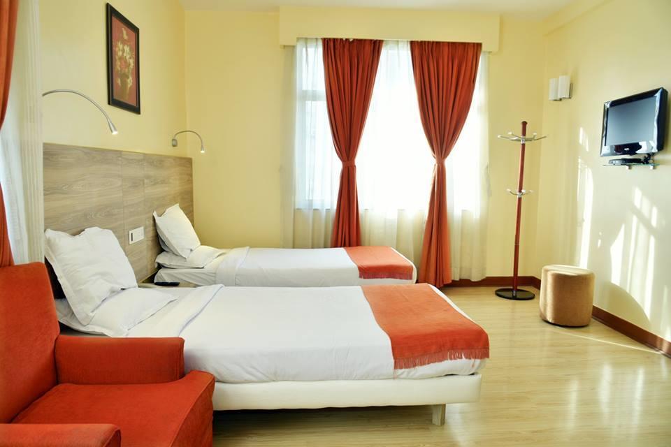 The Senator Hotel Calcutta Eksteriør billede