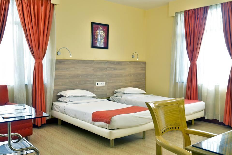The Senator Hotel Calcutta Eksteriør billede